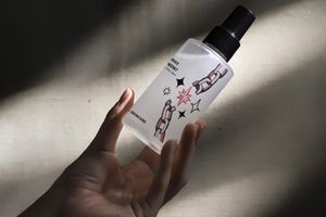Зволожуючий парфумований спрей для тіла з гіалуроновою кислотою фото